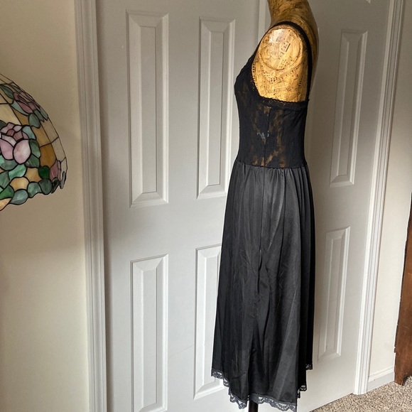 Vintage VanityFair Black Lace Thin Strap Bodice W/Solid BodyW/Lace Hem Full Slip - Picture 2 of 7